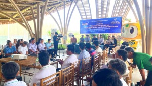 Ứng dụng ong mắt đỏ trong quản lý dịch hại tổng hợp trên cây mía