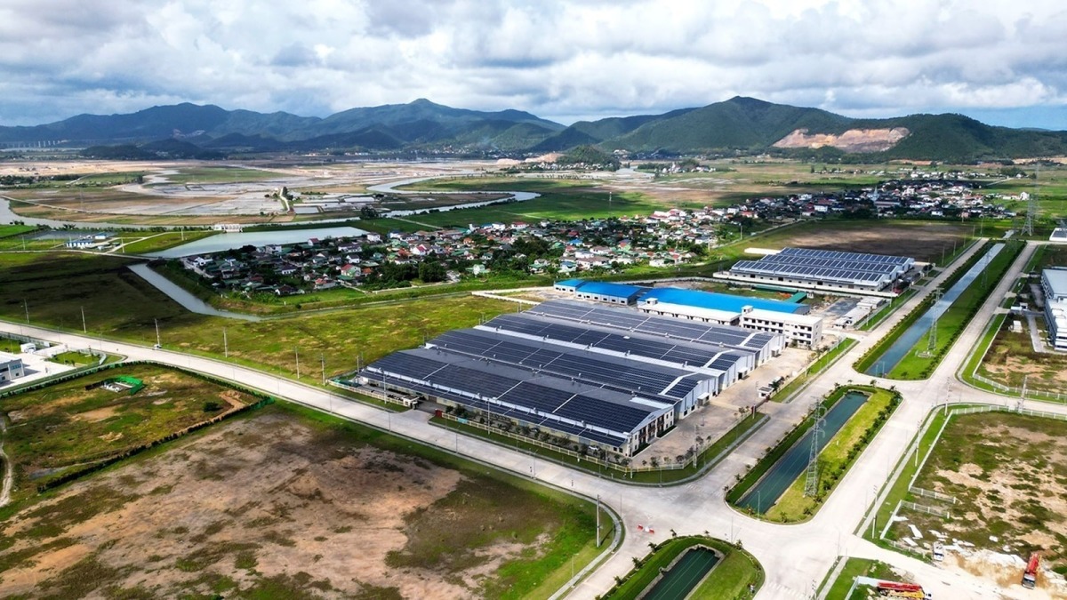Chiếu sáng công cộng bằng năng lượng mặt trời Chiếu sáng công cộng bằng năng lượng mặt trời