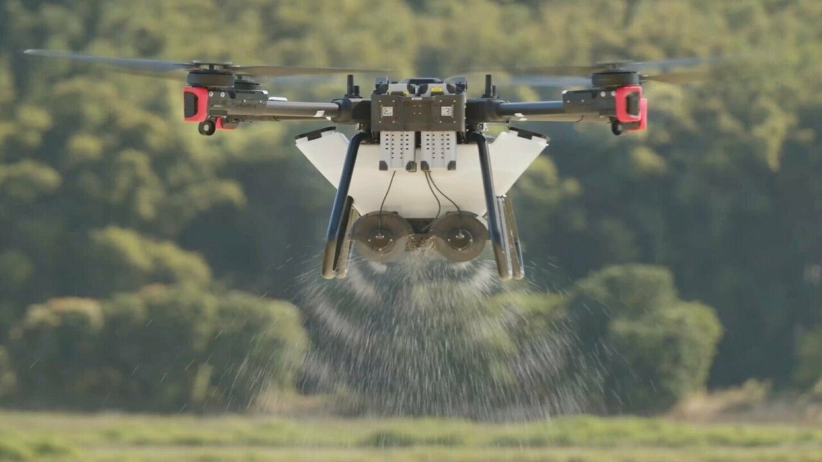 Hướng dẫn sử dụng máy bay DJI Agras T25P rải hạt 3 DJI Agras T25P còn là giải pháp đột phá cho việc rải phân bón, hạt giống