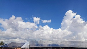 Sử dụng năng lượng mặt trời để vận hành hệ thống quạt nước, bơm oxy trong nuôi trồng thủy sản