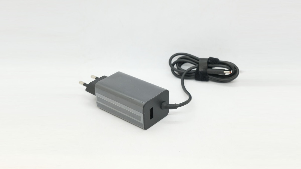 Bộ sạc di động tay cầm điều khiển DJI 65W là gì?