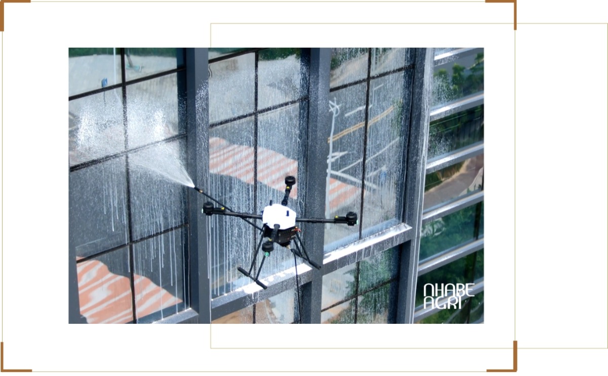 Thiết bị và công nghệ sử dụng trong máy bay lau kính tòa nhà