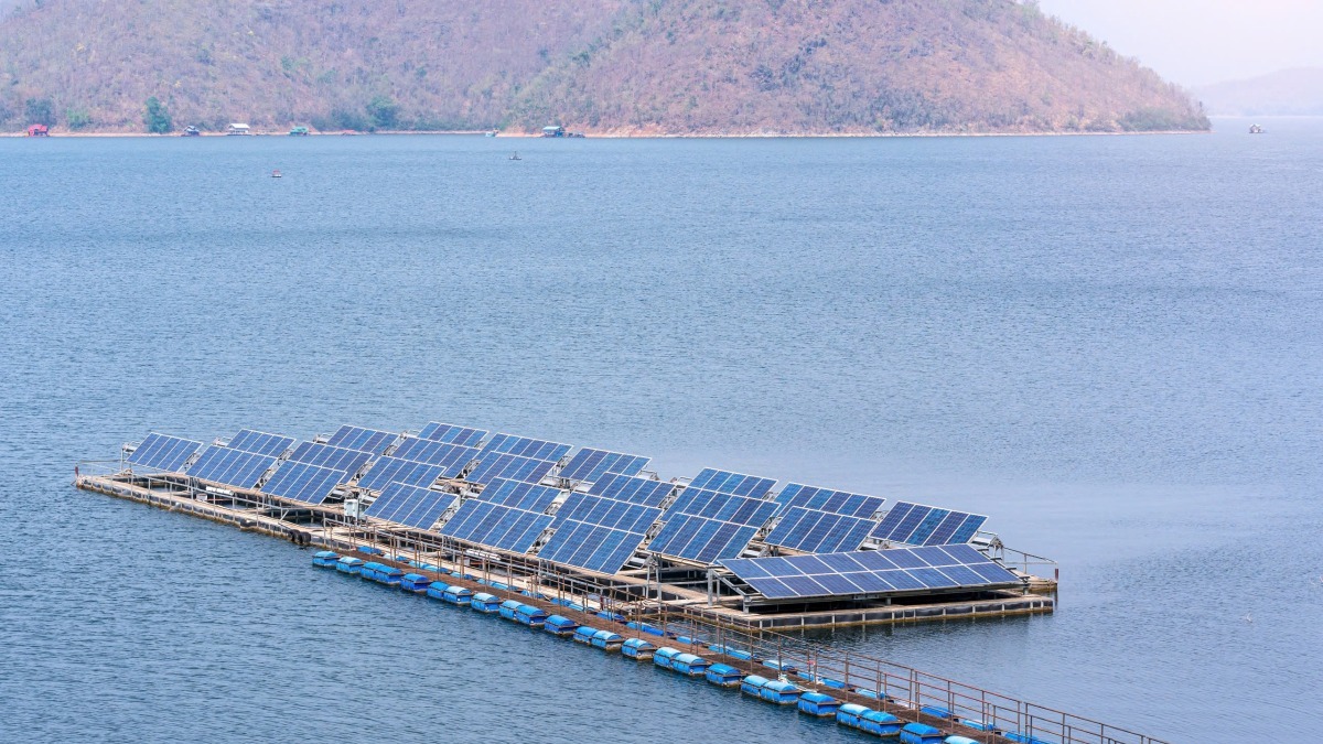 Ứng dụng điện mặt trời trong hệ thống lọc nước và tuần hoàn nước trong nuôi trồng thủy sản