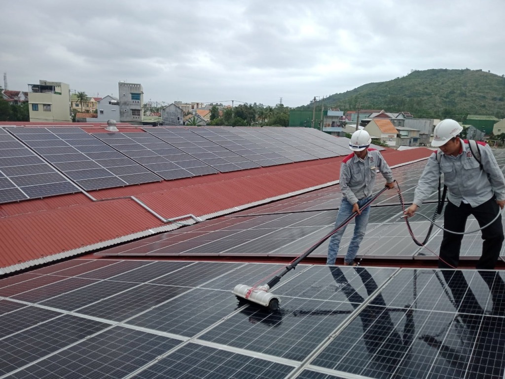 bảo trì và vệ sinh hệ thống điện mặt trời trong môi trường nước mặn