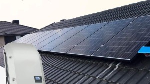 Chi phí đầu tư và tuổi thọ trung bình của biến tần điện mặt trời