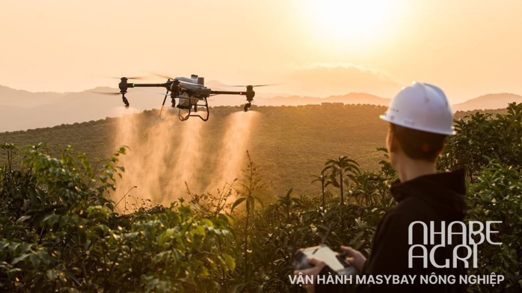 Vận hành máy bay nông nghiệp phun thuốc dễ hay khó 14 Van hanh may bay nong nghiep phun thuoc de hay kho