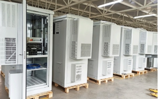 Lợi ích khi sử dụng tủ điện năng lượng mặt trời so với tủ điện truyền thống..